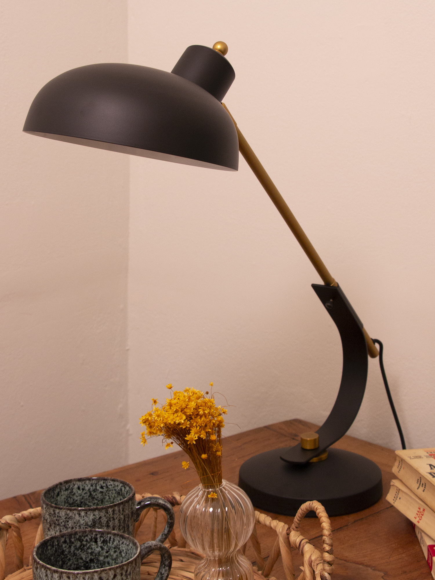 Lámpara de escritorio con diseño vintage en color negro